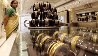 Gold Rate Today : सोन्याच्या दरात मोठी घसरण, जाणून घ्या आजचे दर !