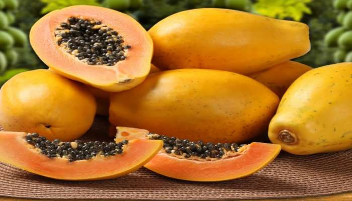 पपई खाताय ? तुम्ही 'या' आजारांना निमंत्रण तर देत नाही ना ?