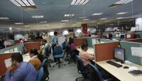 कोरोनाला लगाम घालण्यासाठी BMC चा मास्टरप्लॅन; लोकलमधली गर्दीही होणार कमी