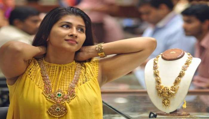 Gold Price : सोने खरेदी करायचे असेल तर तुमच्याकडे चांगली संधी