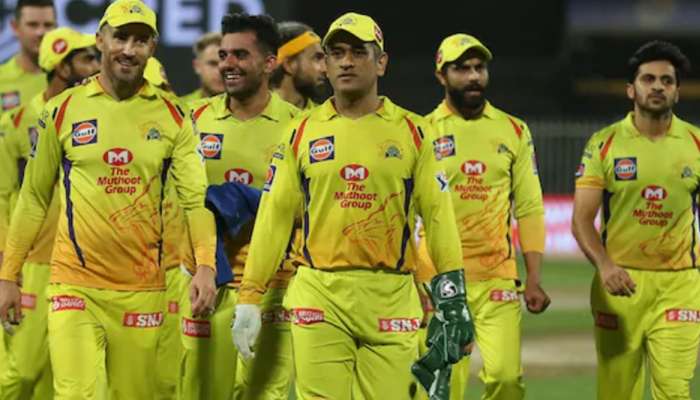 IPL 2021 : CSK संघात मोठा बदल, या धडाकेबाज गोलंदाजाची एन्ट्री