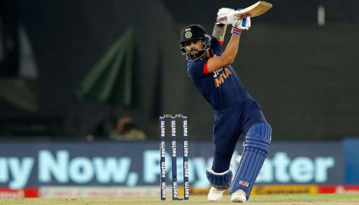 पाकिस्तानच्या या खेळाडूने विराट कोहलीचा रेकॅार्ड तोडला, ICC च्या ODI रॅंकिंगमध्ये कोहलीला मागे टाकत प्रथम क्रमांकावर