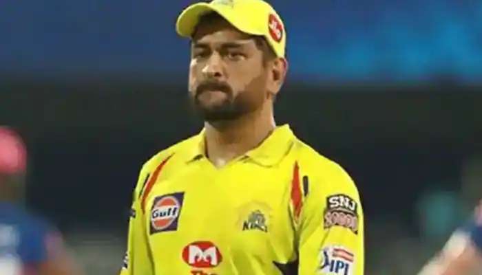 IPL 2021 CSK vs KKR: सामन्याआधी MS Dhoni ला मोठा धक्का, या 2 खास व्यक्ती कोरोनाच्या विळख्यात