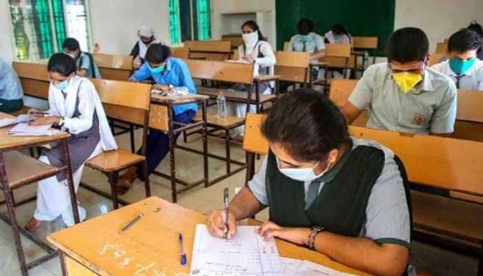 दहावीच्या परीक्षेसाठी घेतलेले 70 कोटी रुपये परत देणार का ?