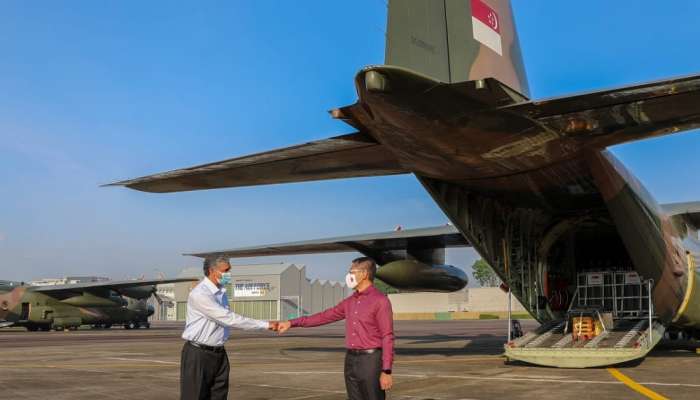 Corona | आणखी एका देशाचा भारताला मदतीचा हात, विमानाने पाठवले ऑक्सीजन सिलेंडर