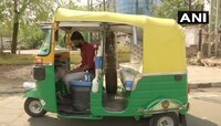 रिक्षाला रुग्णवाहिका बनवून लोकांची सेवा करणारा 'देवदूत' जावेद खान