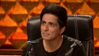 अभिनेता Sonu sood या संपूर्ण गावाला पुरवणार राशन, म्हणाला माझे आई-वडील नाहीत पण...