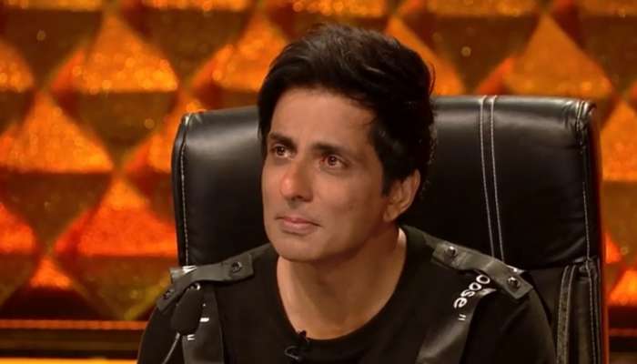 अभिनेता Sonu sood या संपूर्ण गावाला पुरवणार राशन, म्हणाला माझे आई-वडील नाहीत पण...