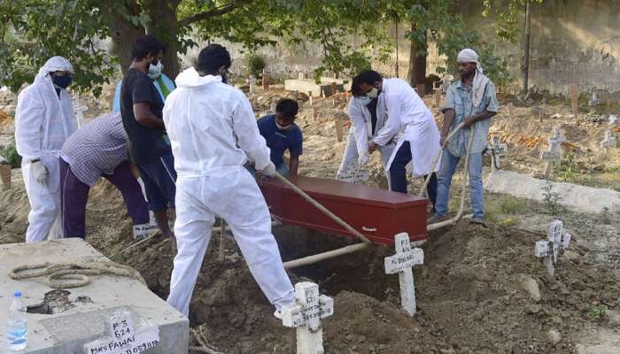 Corona: मृतांच्या अंत्यसंस्कारासाठी मिळत नाहीय जागा, उच्च न्यायालयाने दिले &#039;हे&#039; निर्देश