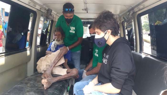 कोरोना काळात  'लिव्ह टू गिव्ह' संस्थेमार्फत गोरगरिबांना मदत 