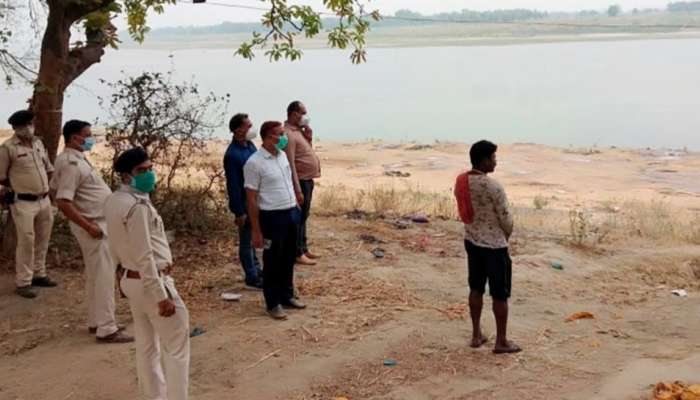 धक्कादायक, कोरोनाबाधित 73 मृतदेह नदीतून काढले बाहेर; बिहारचा उत्तर प्रदेशवर आरोप  