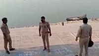 कोरोना संकटात गंगा नदीत वाहतायत मृतदेह, प्रशासन चिंतेत 