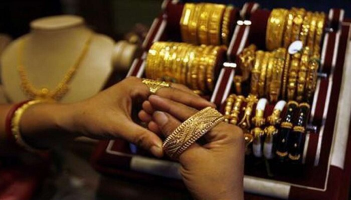 Akshay Trituya च्या दिवशी स्वस्त झाले सोने; फक्त एवढ्या पैशात खरेदी करा 10 ग्रॅम सोने