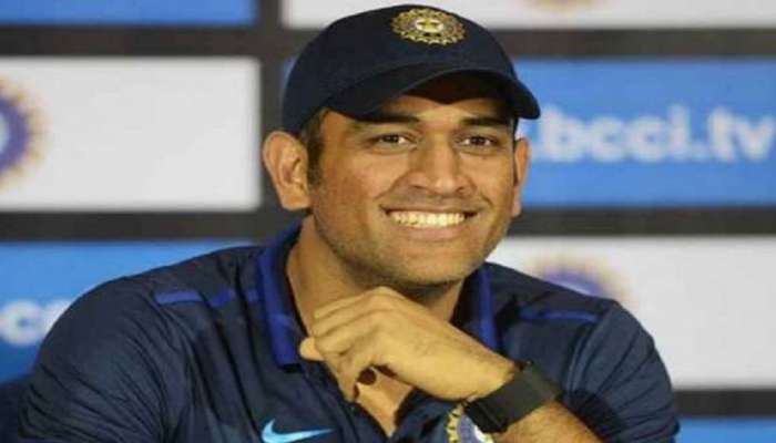 कॅप्टन कूल MS Dhoni इन्स्टाग्रामवर फक्त एवढ्याच लोकांना फॉलो करतो 