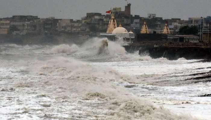 Cyclone: काही तासात धडकणार &#039;तौक्ते&#039; चक्रीवादळ, गृहमंत्रालयाकडून सतर्कतेचा इशारा