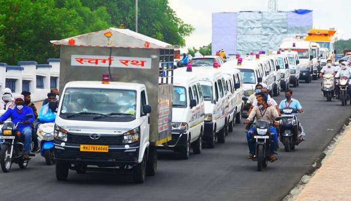 सायरन वाजवत स्मशानाकडे निघाल्या १५ ते २० रुग्णवाहिका; नागरिकांचा थरकाप आणि चर्चांना उत