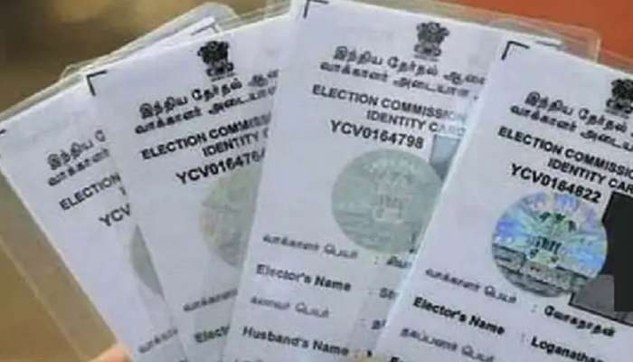 धक्कादायक, एका घरातून शेकडो कोरी मतदान ओळखपत्र पोलिसांनी केली जप्त 
