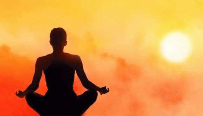 Yoga Poses : पचन संदर्भातील तक्रारींपासून दूर राहण्यासाठी योगासन