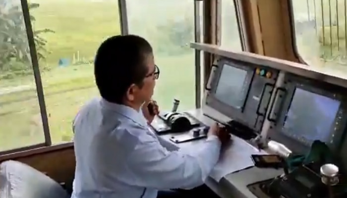 VIDEO : जेव्हा Railway 100 च्या SPEED ने धावते,  दक्ष loco pilot च्या हालचाली बदलतात