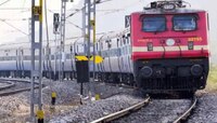 रेल्वेचं तत्काल तिकिट कॅन्सल केलं तर पैसे परत मिळणार...पण किती आणि नेमक्या अटी काय?