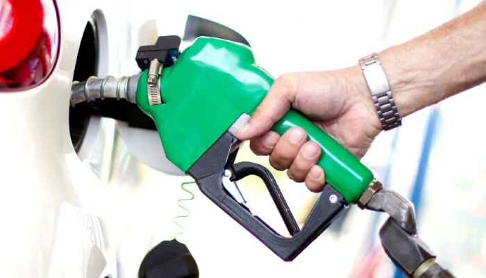Petrol Price Today : पेट्रोलचे दर गगनाला भिडले; या शहरात सर्वात महाग पेट्रोल 
