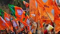 मीरा-भाईंदरमध्ये भाजप-शिवसेनेच्या महिला पदाधिकारी भर रस्त्यात भिडल्या
