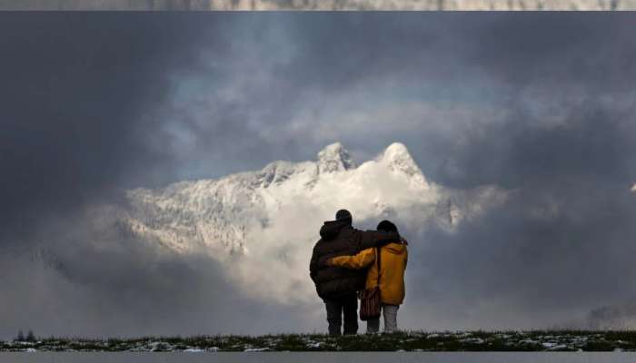 हजारो फूटावर लावलेल्या वेब कॅममध्ये कैद झाला कपलचा 'तो' खासगी क्षण हजारो फूटावर लावलेल्या वेब कॅममध्ये कैद झाला कपलचा 'तो' खासगी क्षण