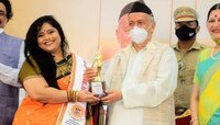 कॉमेडी क्वीन विशाखाला राज्यपालांच्या हस्ते 'स्त्री शक्ती राष्ट्रीय पुरस्कार' प्रदान