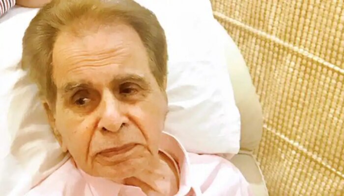 अभिनेते  Dilip Kumar रूग्णालयात दाखल