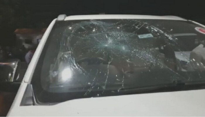 BREAKING - सोलापूरमध्ये गोपीचंद पडळकर यांच्या गाडीवर दगडफेक, हल्ल्यात गाडीचं नुकसान