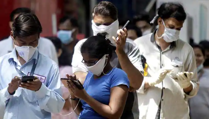 Coronavirus: कोरोनाच्या दुसऱ्या लाटेचा धोका कायम, सरकारकडून पुन्हा हा इशारा