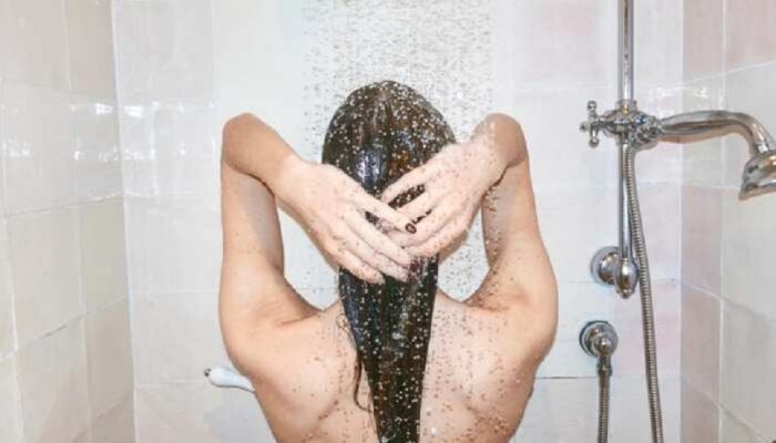 दररोज अंघोळ करण्याचे साईड इफेक्ट्स माहित आहे का? 