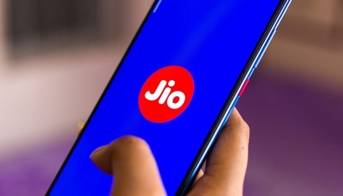 Reliance Jio ने जारी केली एमरजन्सी डाटा लोन सुविधा; जाणून घ्या ग्राहकांना असा होईल फायदा