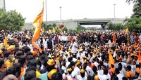 मराठा आंदोलकांवर गुन्हे दाखल; मोर्चाच्या समन्वयकांसह खासदार,आमदार, महापौरांवर गुन्हे