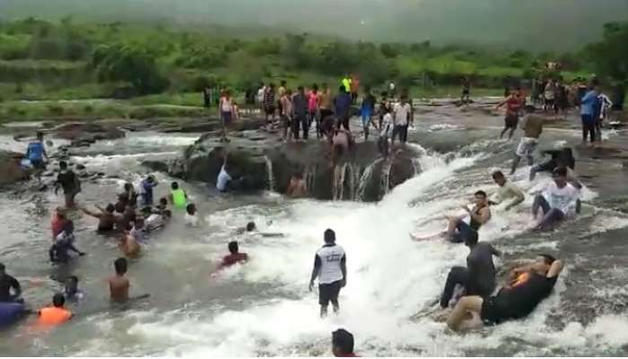 अंबरनाथच्या मलंगगड परिसरात पर्यटकांची तूफान गर्दी