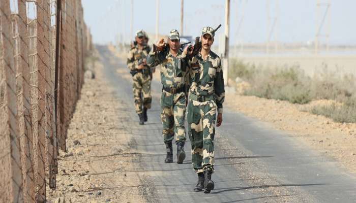 BSF Recruitment 2021: 10वी -12 वी पास उमेदवारांसाठी बीएसएफमध्ये नोकरीची संधी 