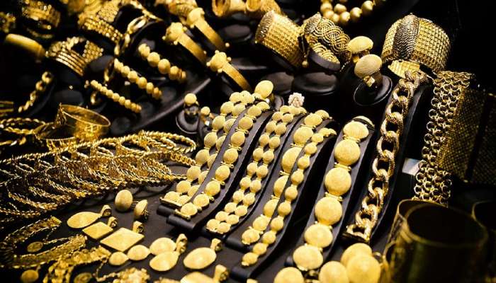 Gold Price Today : सोनं 7900 रुपयांनी स्वस्त, 10 ग्रॅम सोन्याचा एवढा दर 