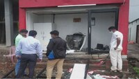 धक्कादायक! पैसे चोरण्यासाठी चक्क स्फोटकांनी उडवलं ATM
