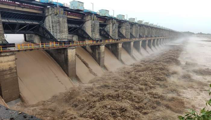 हतनूर धरणाचे 41 दरवाजे पूर्ण उघडले; तापीकाठच्या गावांना सतर्कतेचा इशारा