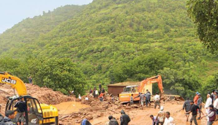 तळीये दुर्घटनेच्या विरुद्ध बाजूस आणखीन दोन मोठे भूस्खलन