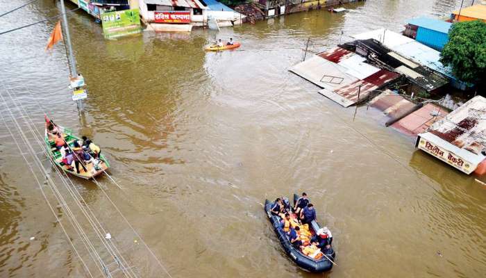 कोल्हापुरातील 109 गावं अंधारात, वीजपुरवठा सुरु करण्याचे प्रयत्न सुरु