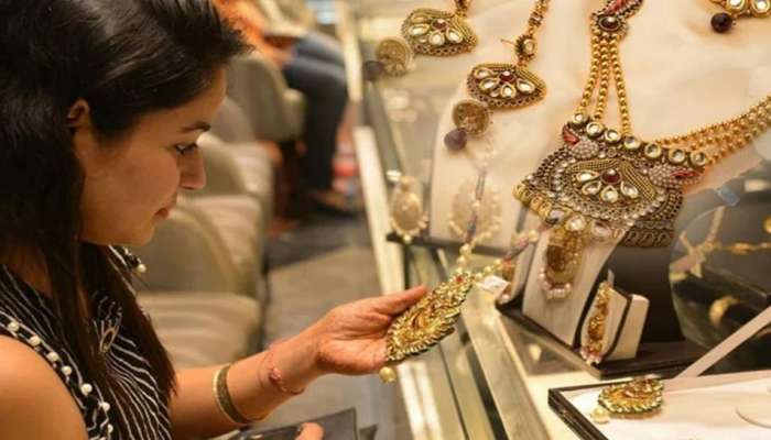 Gold Price: सोने पुन्हा एकदा स्वस्त झाले, दरात 8800 रुपयांची घसरण, आजचा भाव पाहा