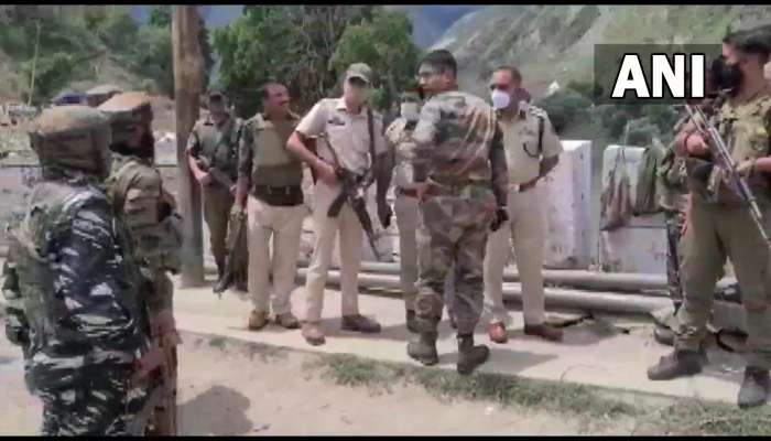 जम्मू-काश्मीरमध्ये CRPF टीमवर ग्रेनेड हल्ला, जवानांसह नागरिक जखमी