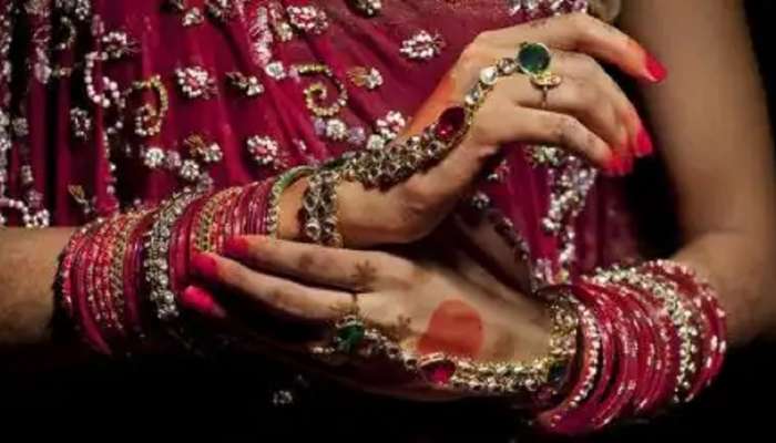 लग्न झाले आणि पहिल्याच रात्री टेरेसवरुन उडी मारुन नवरी गेली पळून, कारण जाणून नवऱ्याला बसला धक्का
