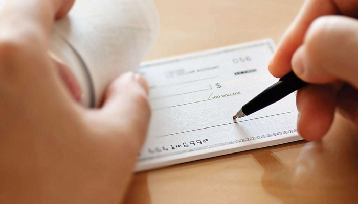 Alert! तुम्ही Cheque Payment करत असाल तर सावधान, ही चूक कधीही करु नका
