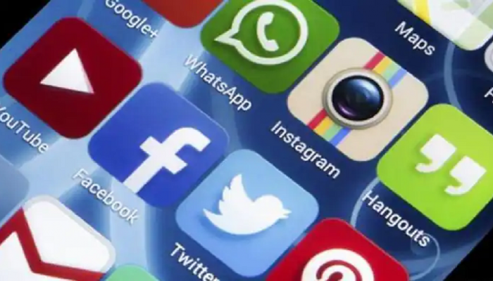 एका मिनिटात Whatsapp, Email आणि Google वर काय होतं? पाहा...