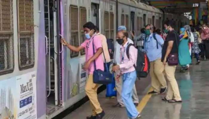 Mumbai Local: कसा मिळणार लोकलचा QR कोड? तुम्हाला त्यासाठी काय करावं लागणार?