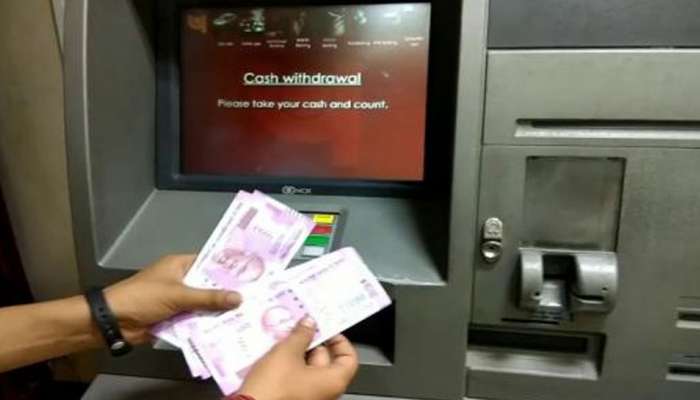 आरबीआयचा बँकांना इशारा, ATM मध्ये रोख रक्कम संपल्यास भरावा लागेल दंड 