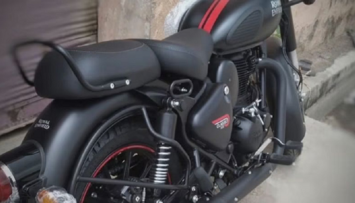 ढासू लूक आणि किंमतही; याच महिन्यात तुमच्या भेटीला येतेय Royal Enfield ची 'ही' बाईक