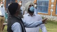  Hizbul Terrorist Burhan Wani च्या वडिलांकडून पुलवामात ध्वजारोहण